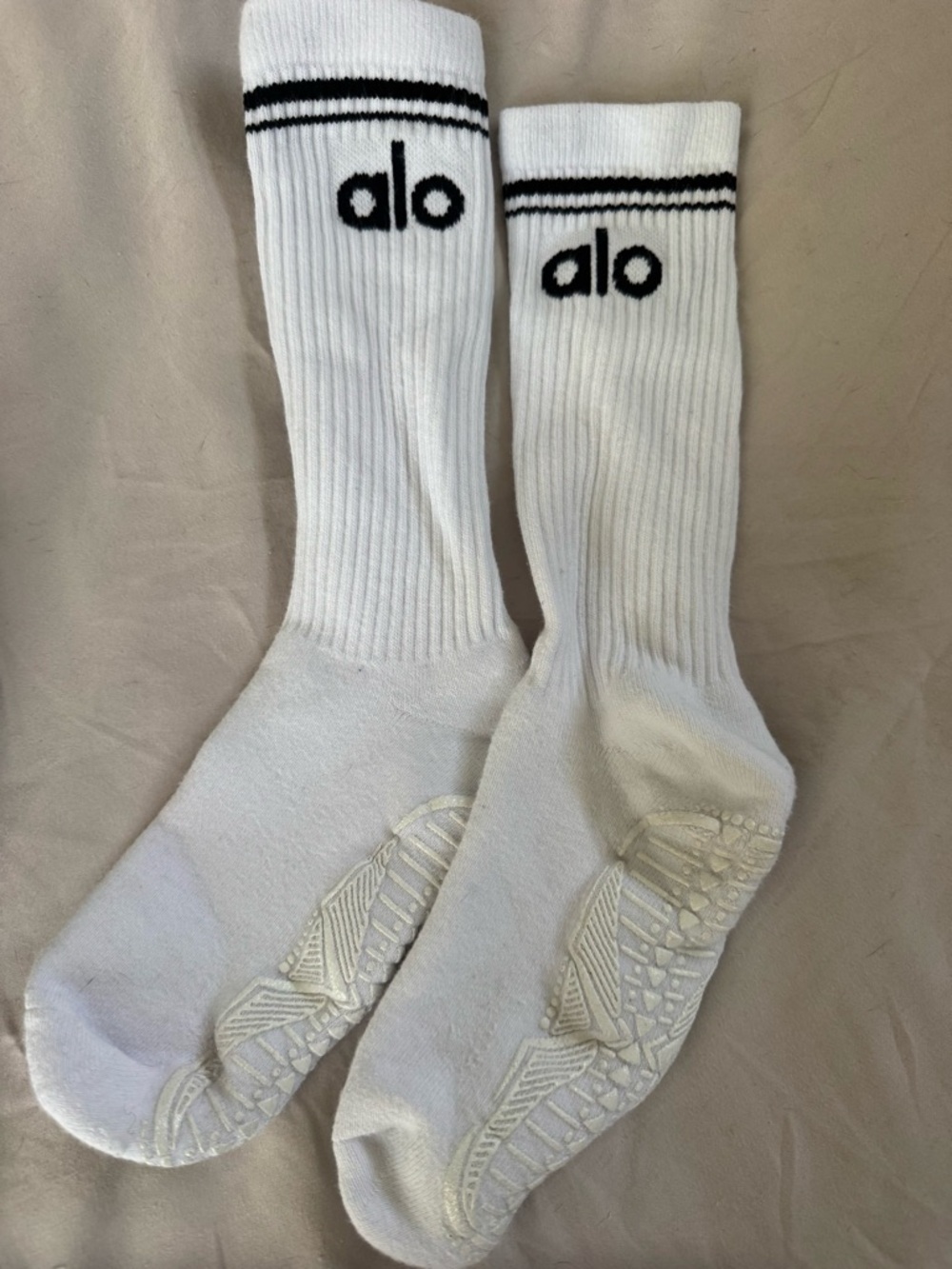 Alo White Ribbed Crew Socks with Grip